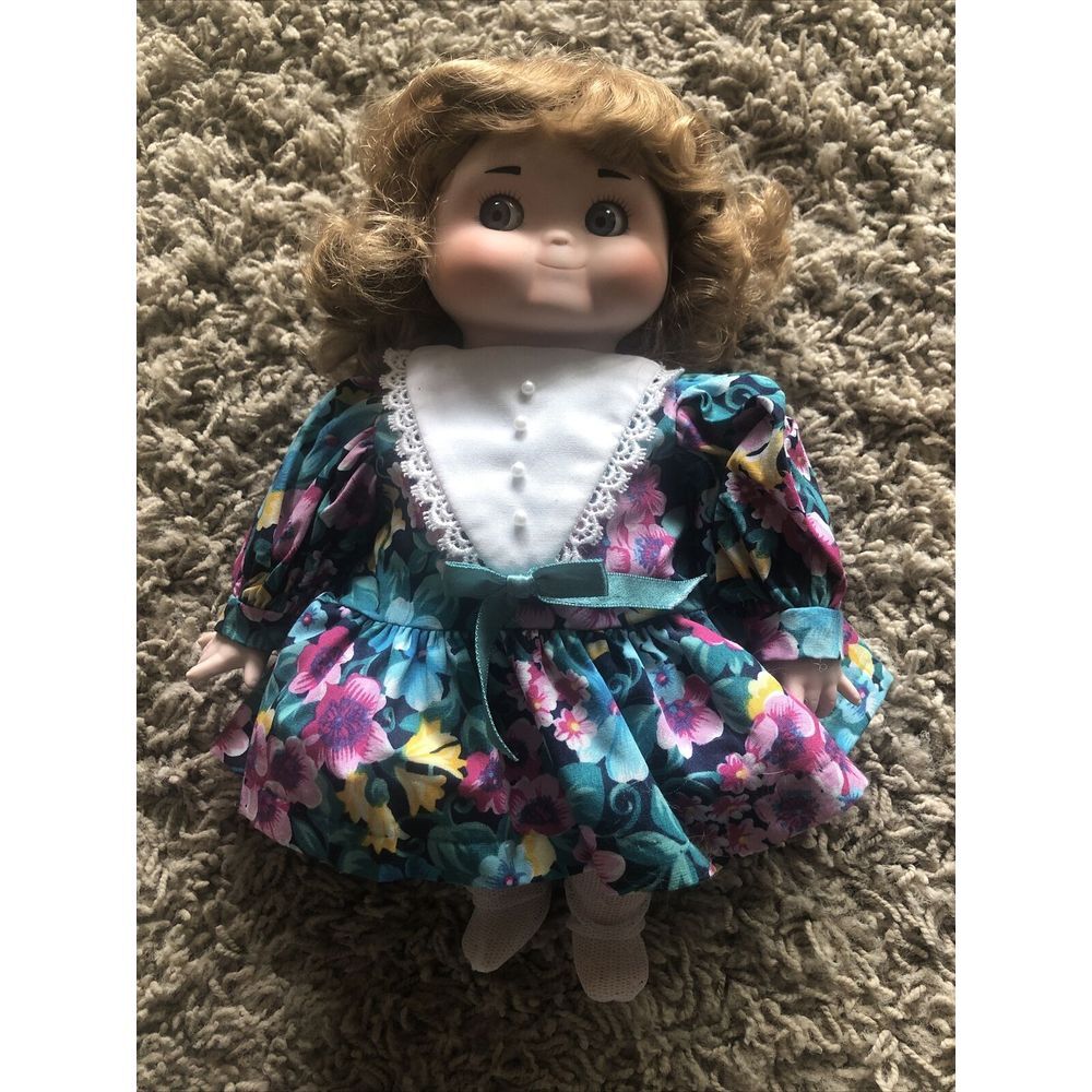 dolly dingle doll Bette Ball Goebel 10-12" doll music box 1993 #318/2000‎ stand